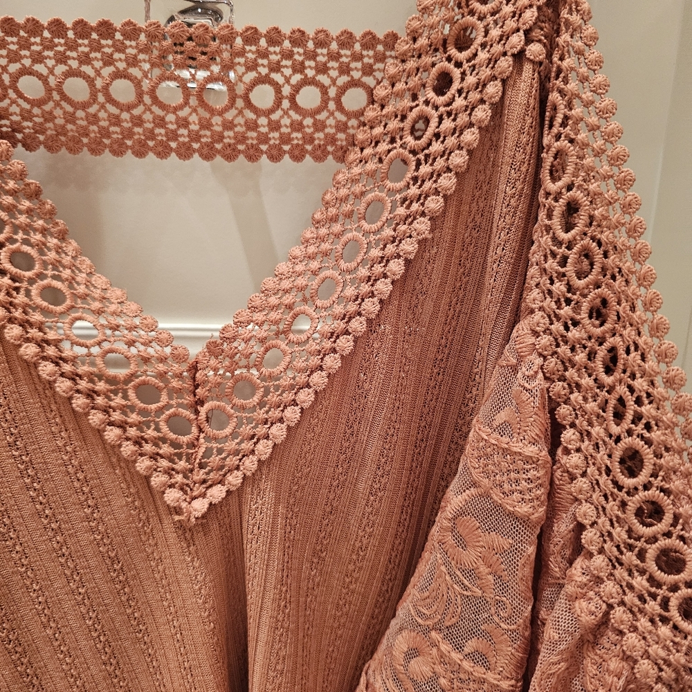 BKE gimmicks Rusty Rose Crochet Cold-Shoulder Blouse Medium New Top NWT - Picture 10 of 14